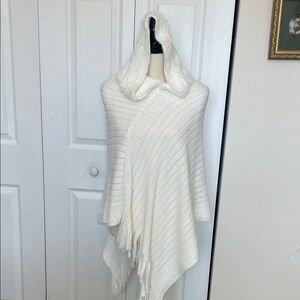 NWT WEAR TO LOVE ELEGANT CREAM KNIT PONCHO WITH  HOOD. ONE SIZE FITS ALL.